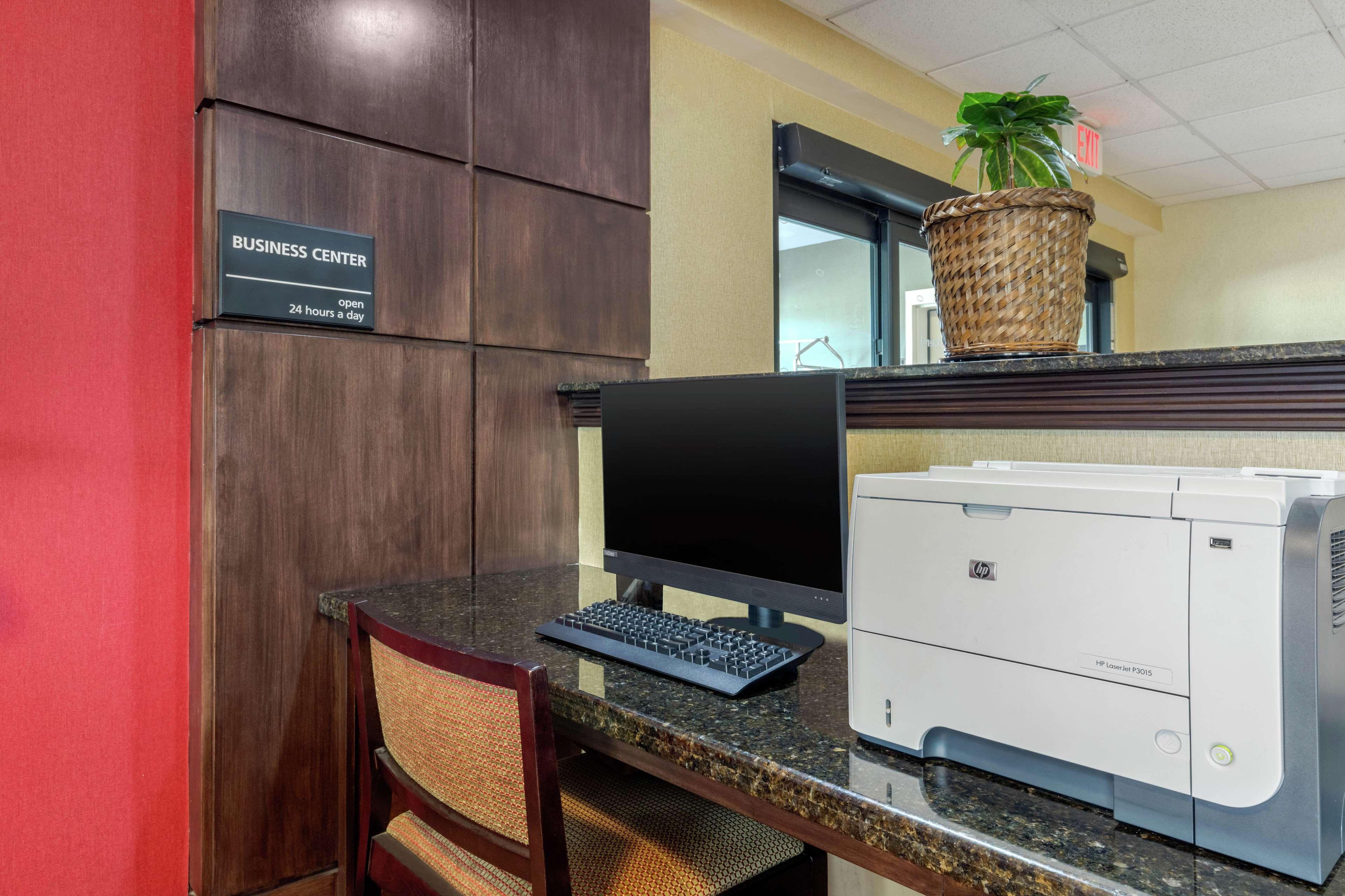 Hampton Inn Брукгейвен Екстер'єр фото