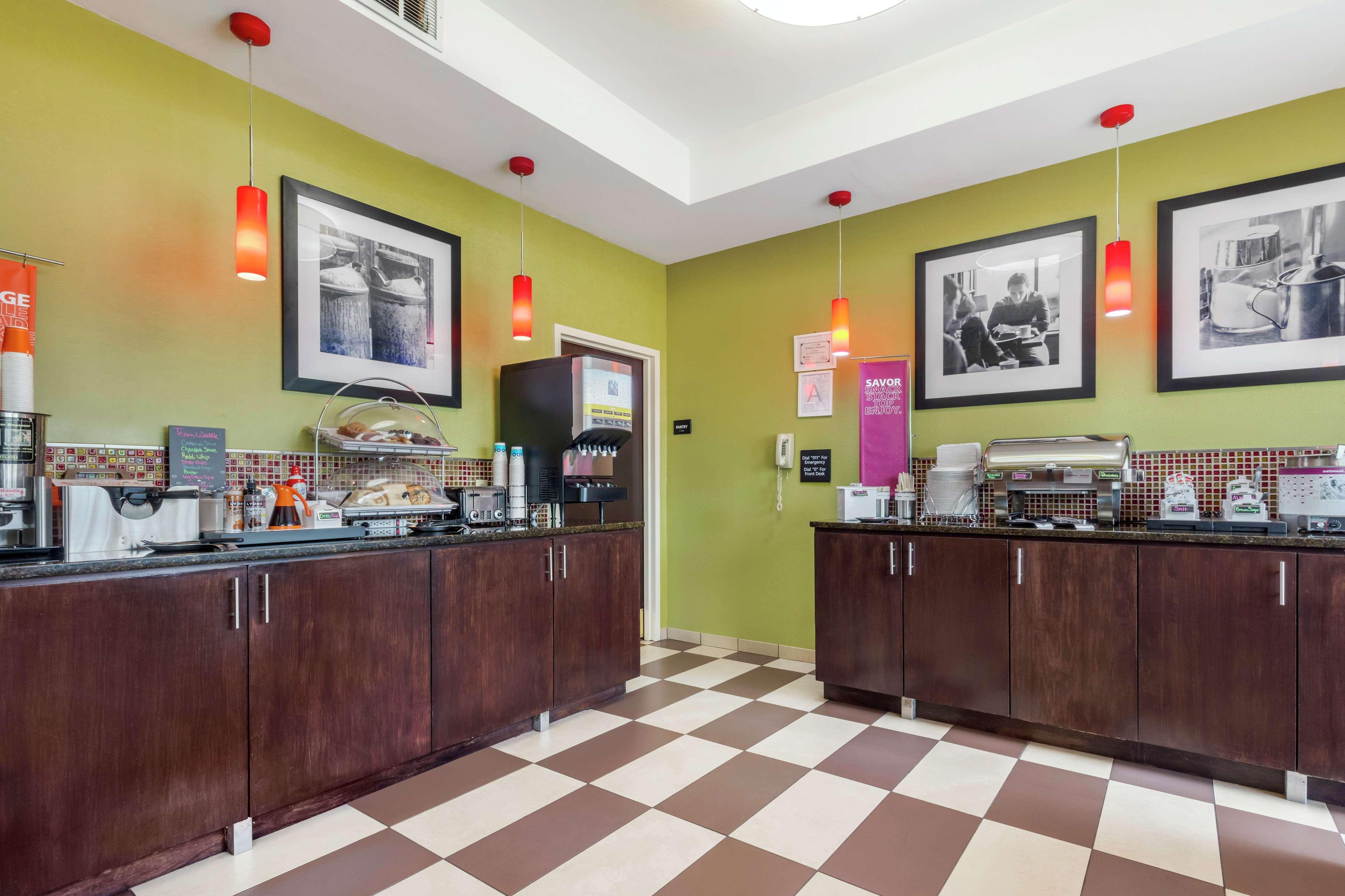 Hampton Inn Брукгейвен Екстер'єр фото