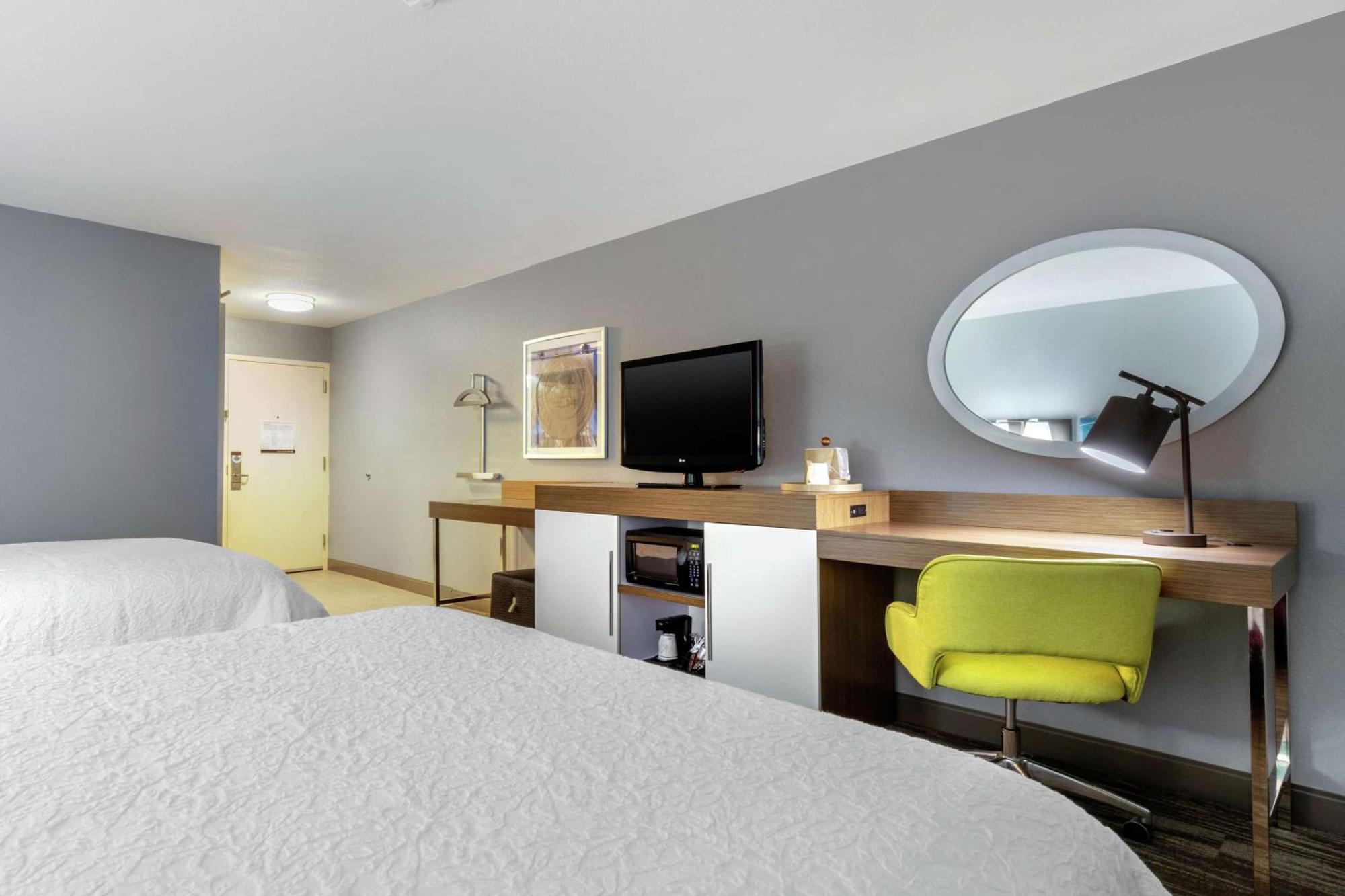 Hampton Inn Брукгейвен Екстер'єр фото